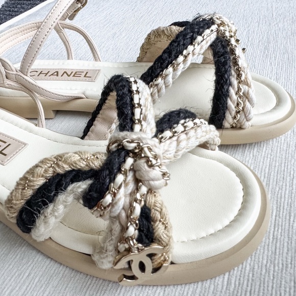 Chanel 2023 Interlocking CC Logo sandals 35.5 - BRAND NEW IN BOX - Picture 4 of 6